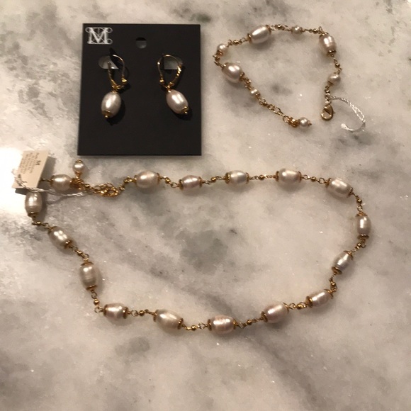metropolitan museum Jewelry - Authentic Pearl and gold jewelry.